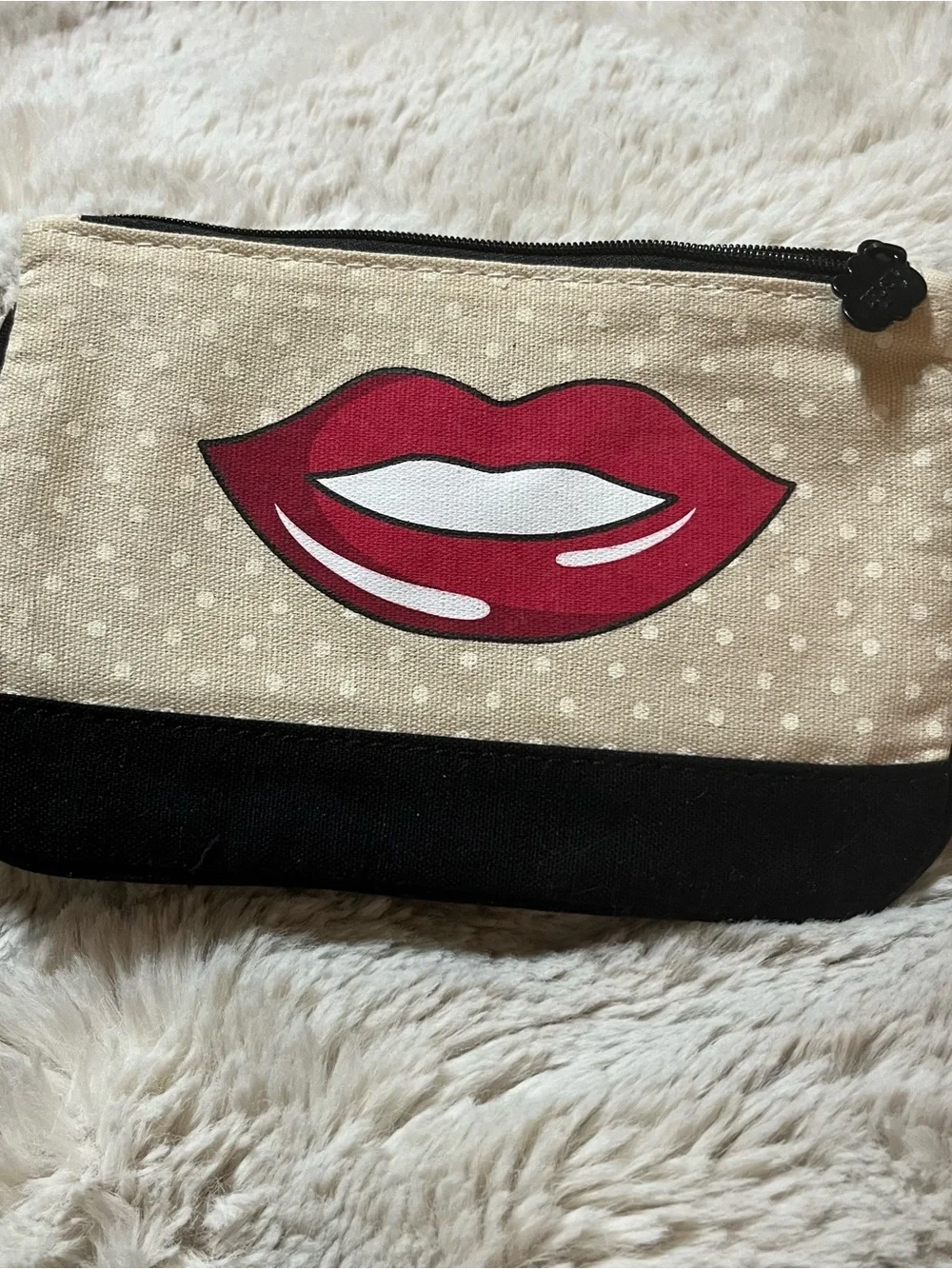 ipsy Beige Canvas Cosmetic Pouch with Red Lip Print